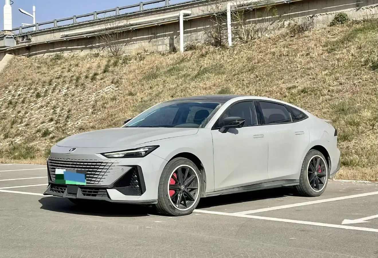 2023 ChangAn UNI-V iDD 1.5T 170HP L4 6TCT PHEV 18.4KWH