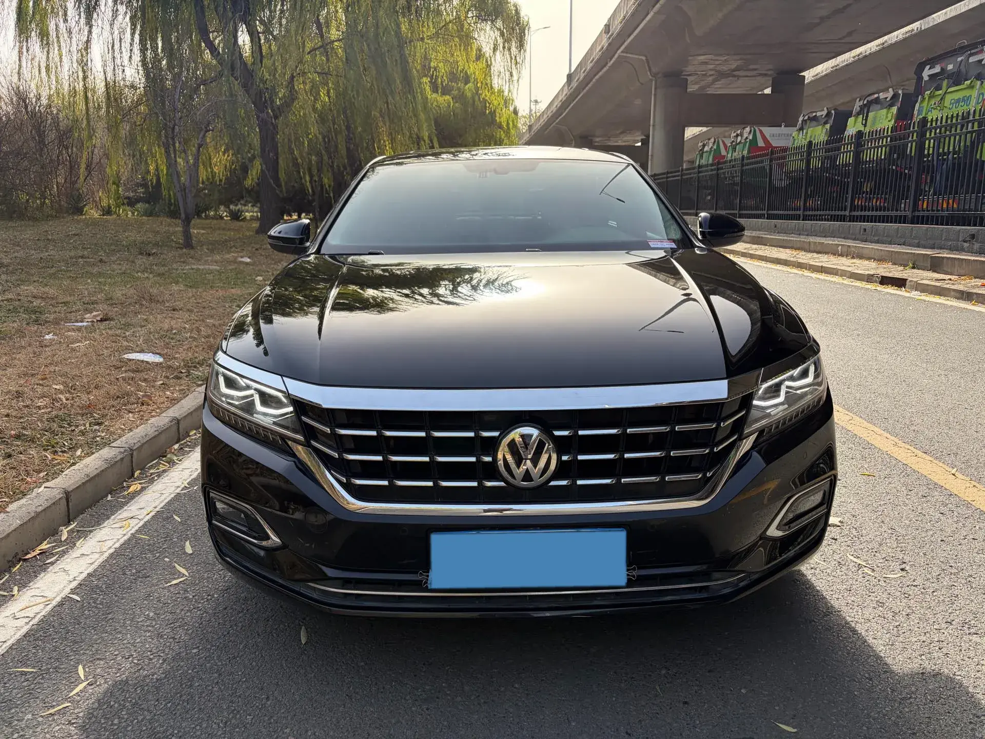 2019 VOLKSWAGEN PASSAT thumbnail 2