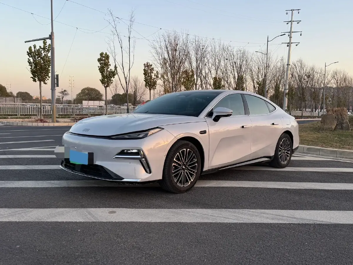 2025 Geely Galaxy Starshine 8 1.5L 112HP L4 1DHT PHEV