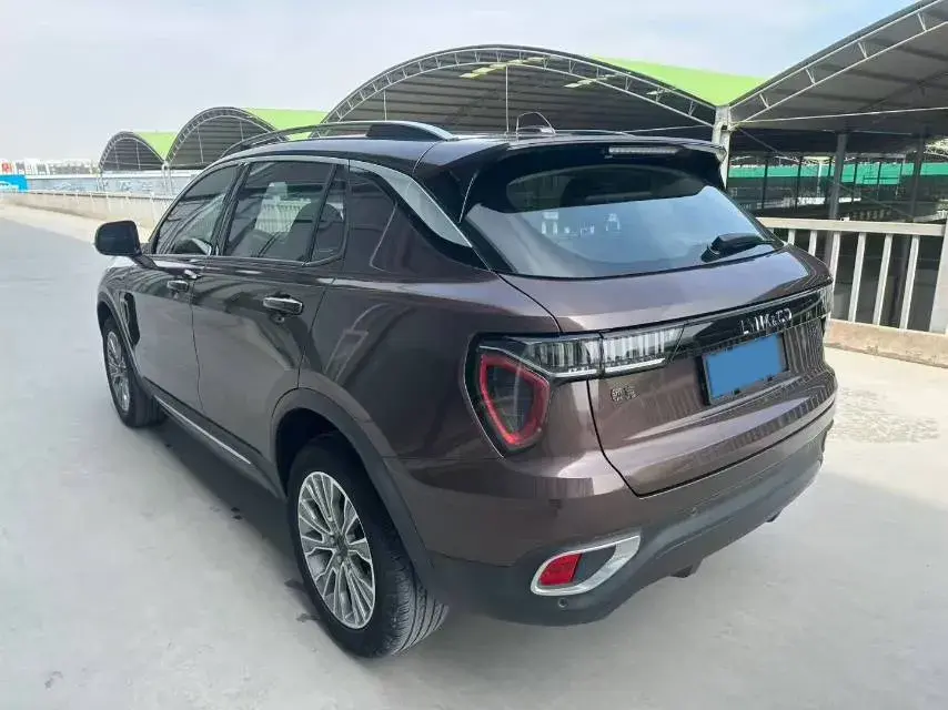 2017 LYNK&CO 01 thumbnail 4