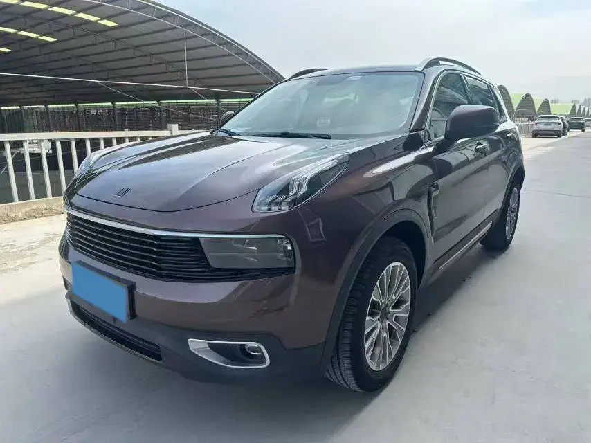 2017 LYNK&CO 01 view 1