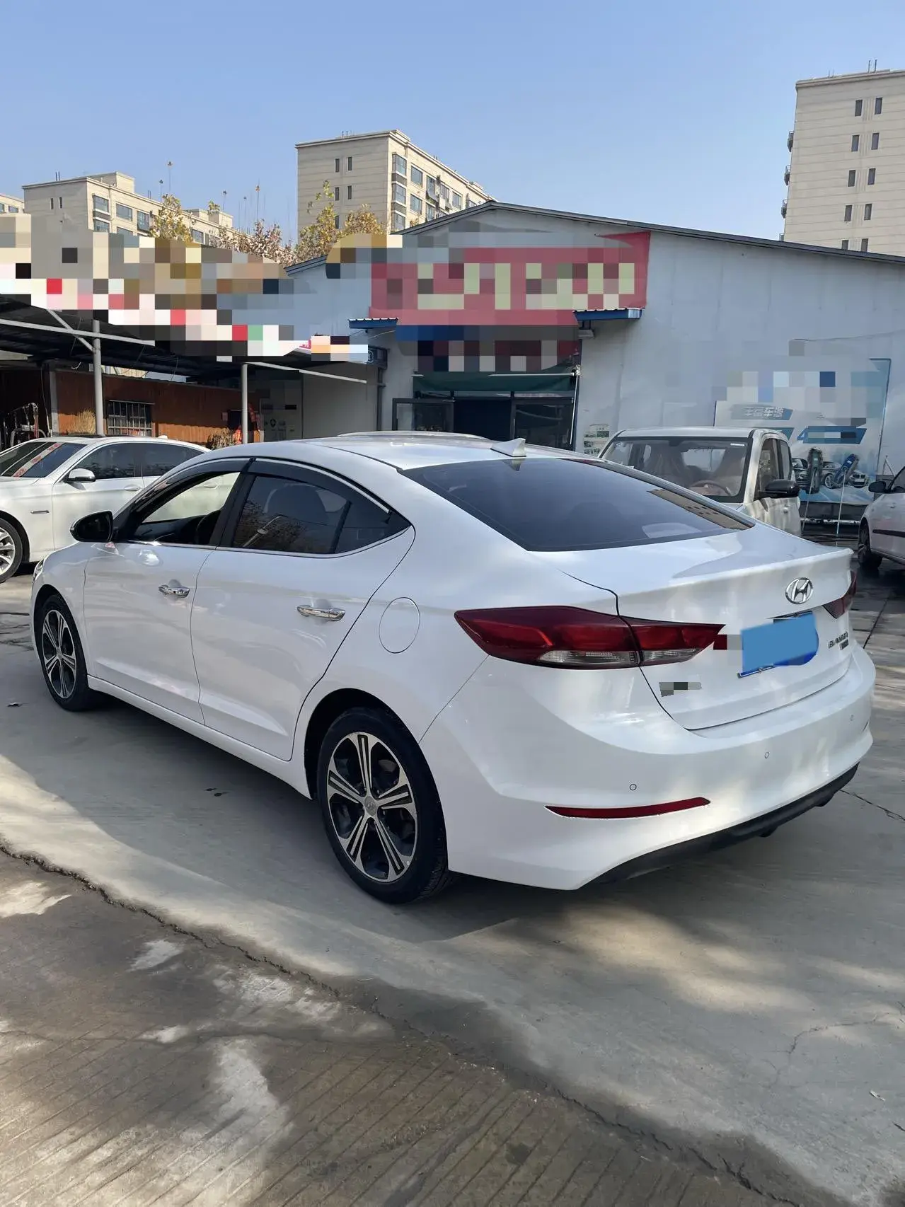 2018 HYUNDAI ELANTRA thumbnail 3
