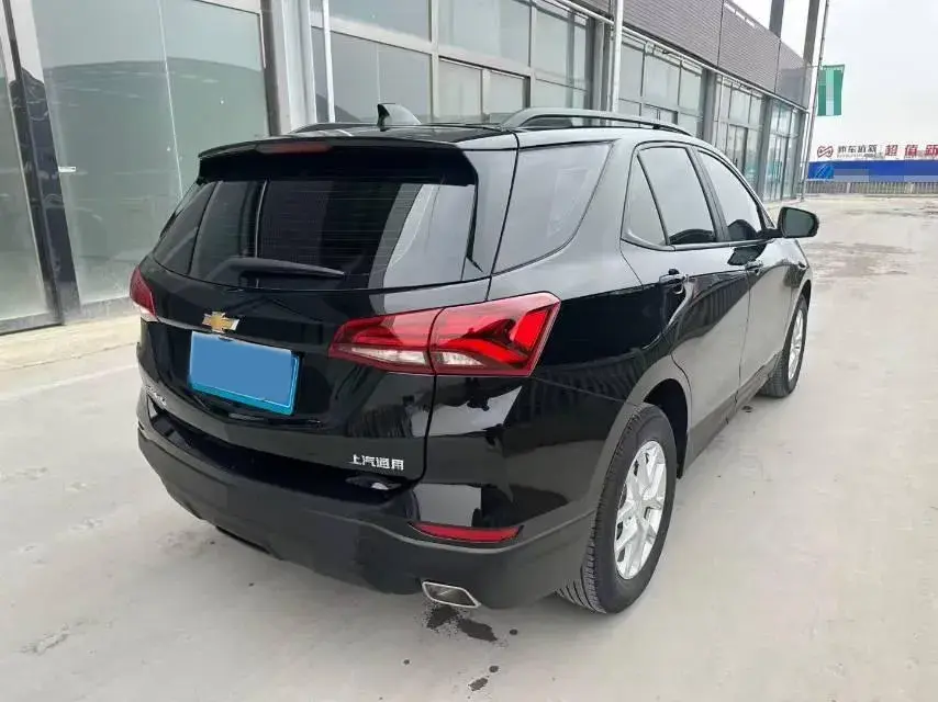 2022 CHEVROLET EQUINOX thumbnail 4