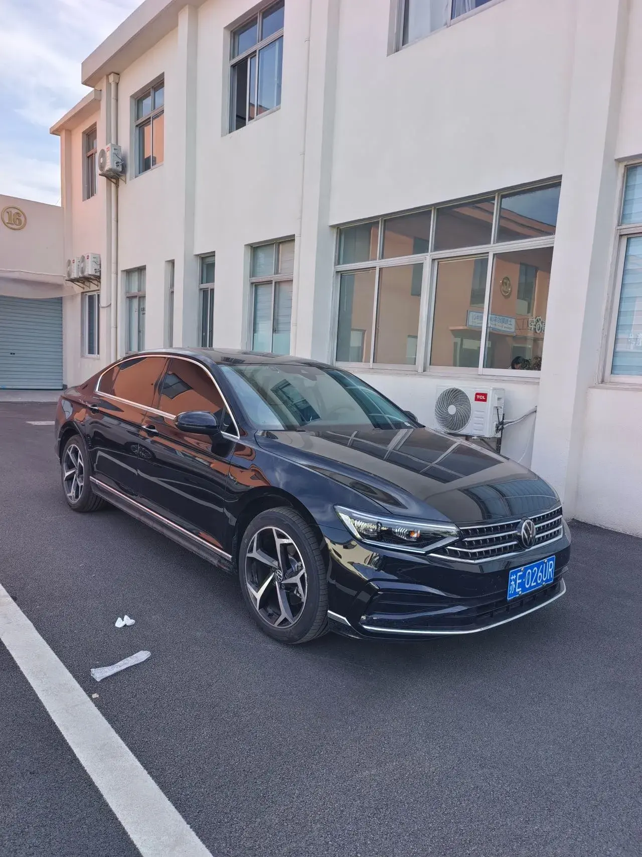 2025 VOLKSWAGEN MAGOTAN thumbnail 2