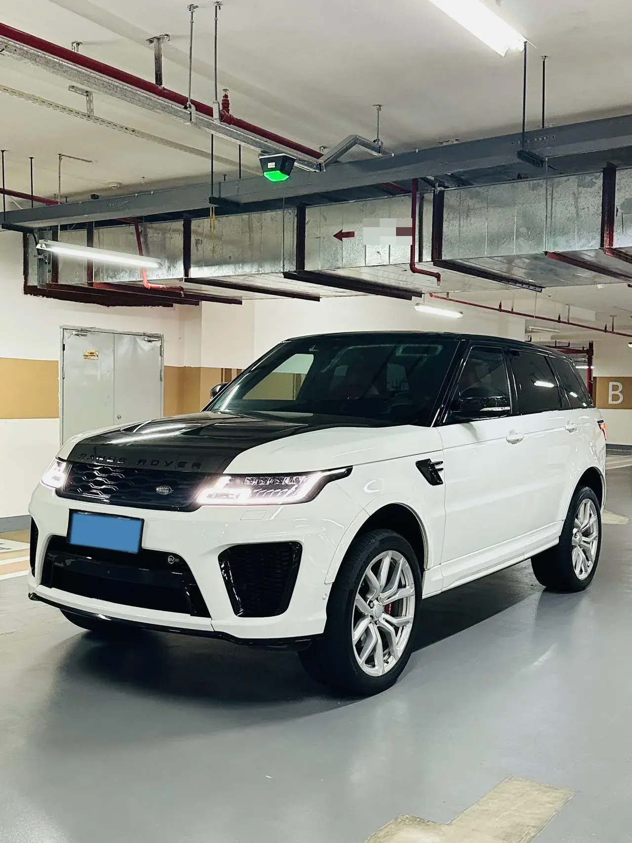 2020 LAND ROVER view 1
