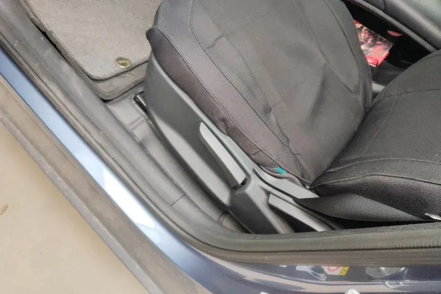 2025 BYD DOLPHIN thumbnail 4