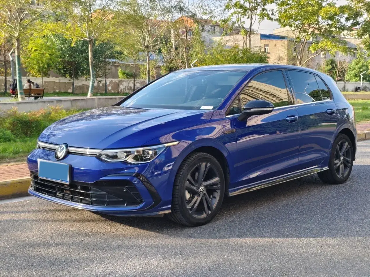 2023 VOLKSWAGEN GOLF view 1