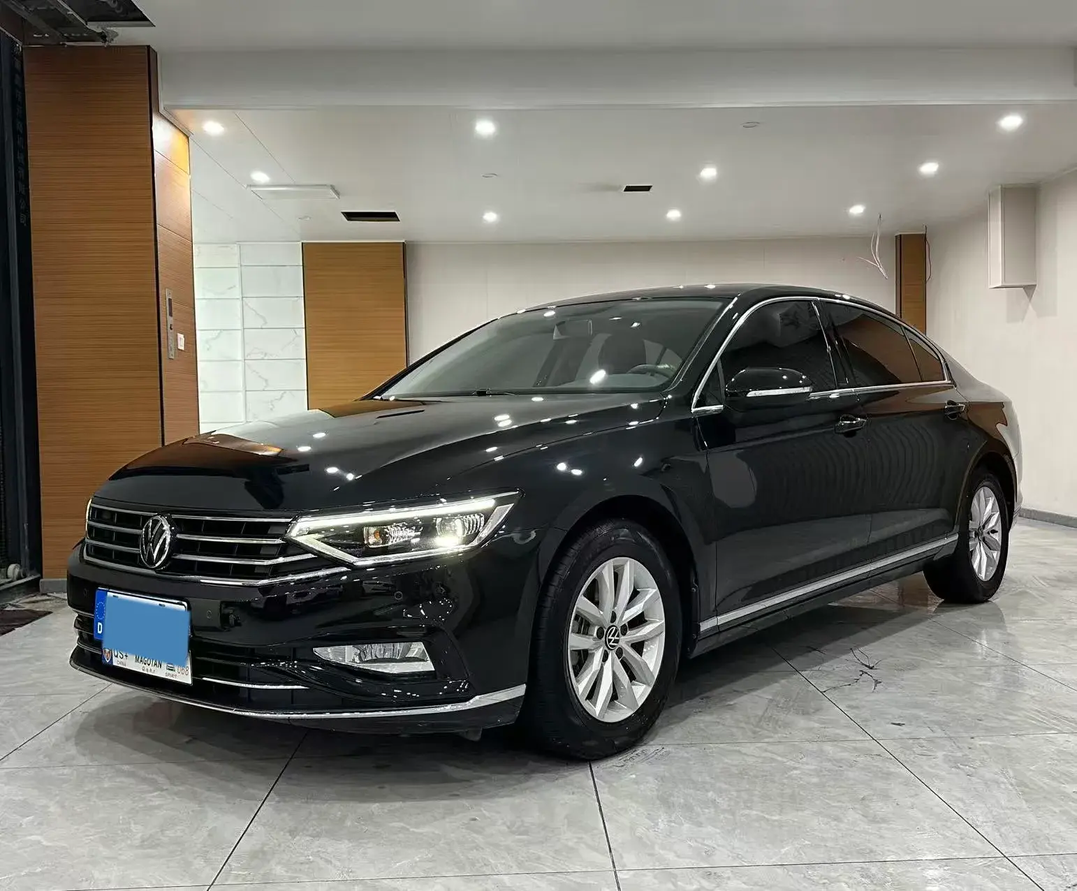 2020 VOLKSWAGEN MAGOTAN view 1