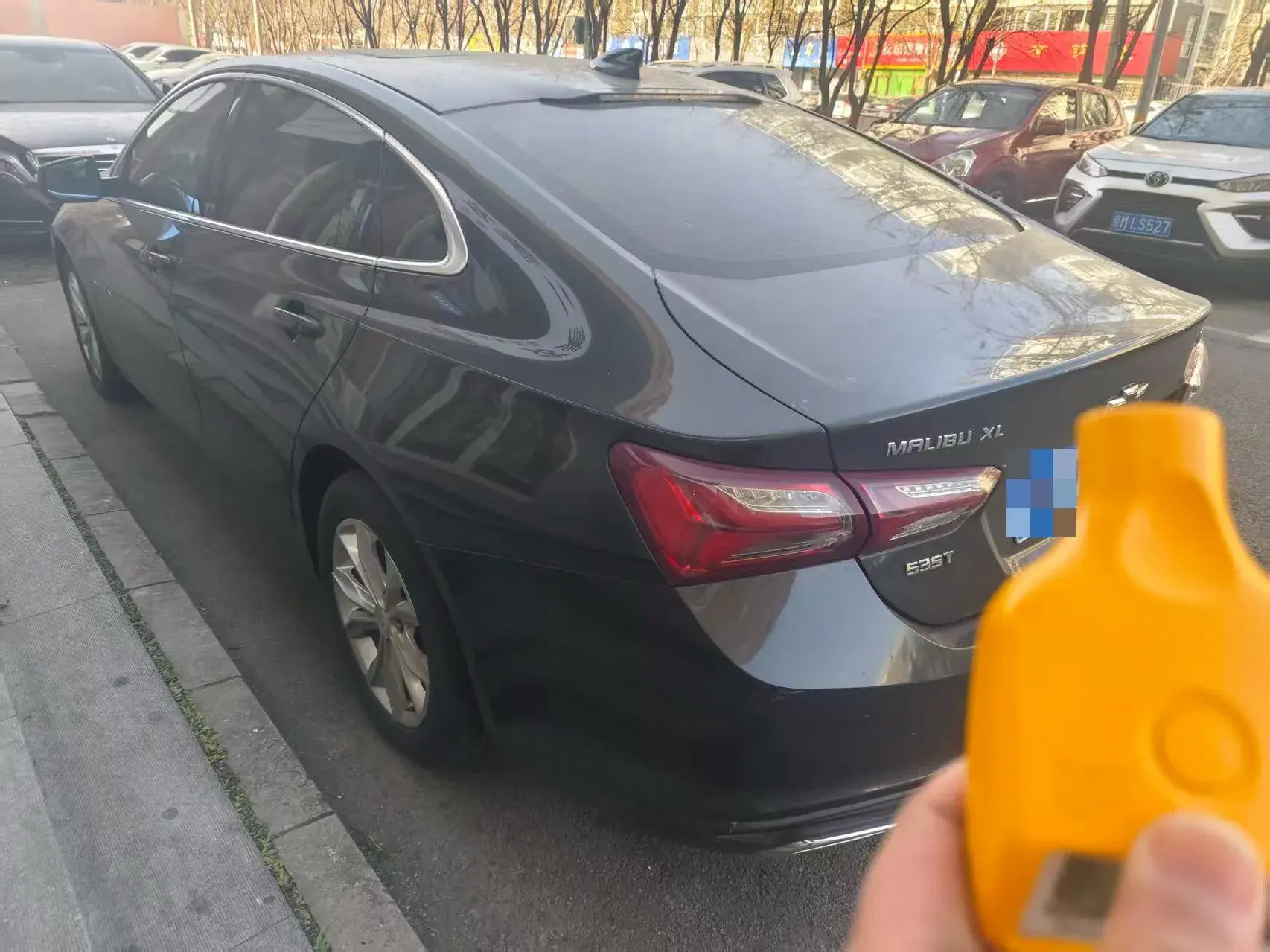 2019 CHEVROLET MALIBU thumbnail 2