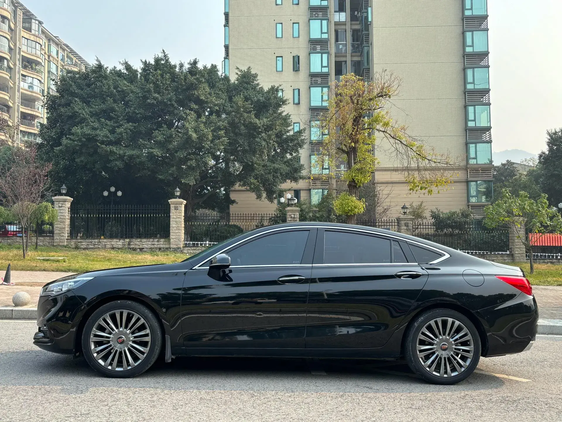 2019 HONGQI H5 thumbnail 4