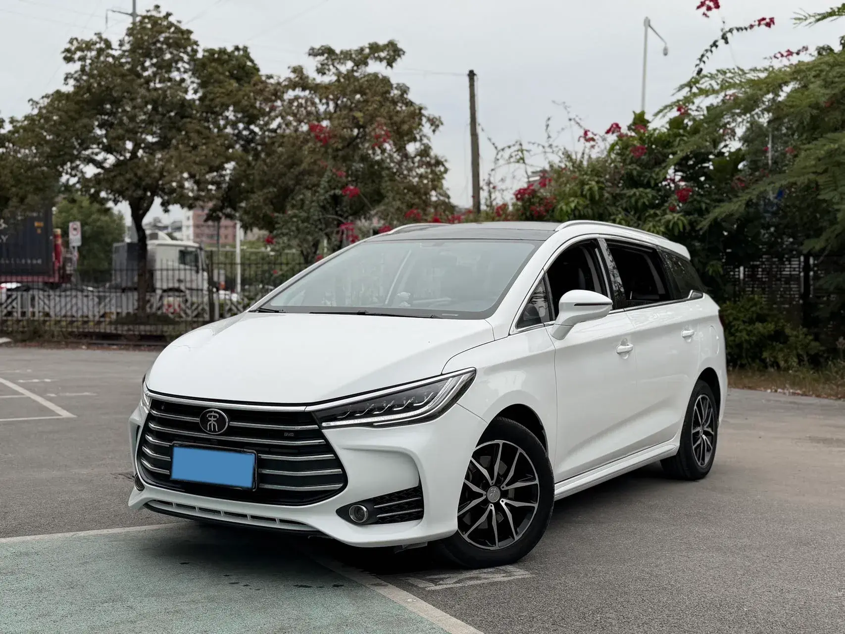 2017 BYD SONG view 1