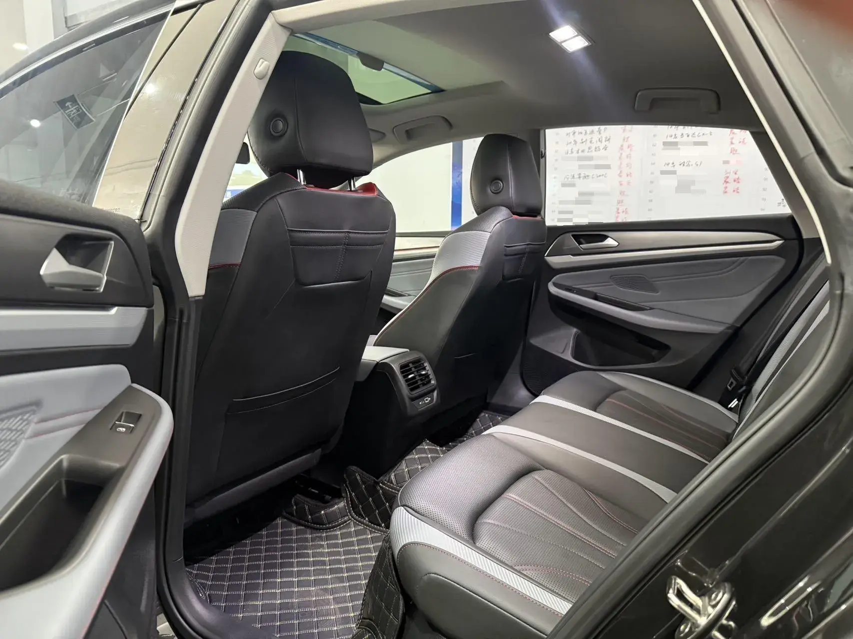 2023 VOLKSWAGEN LAMANDO thumbnail 3