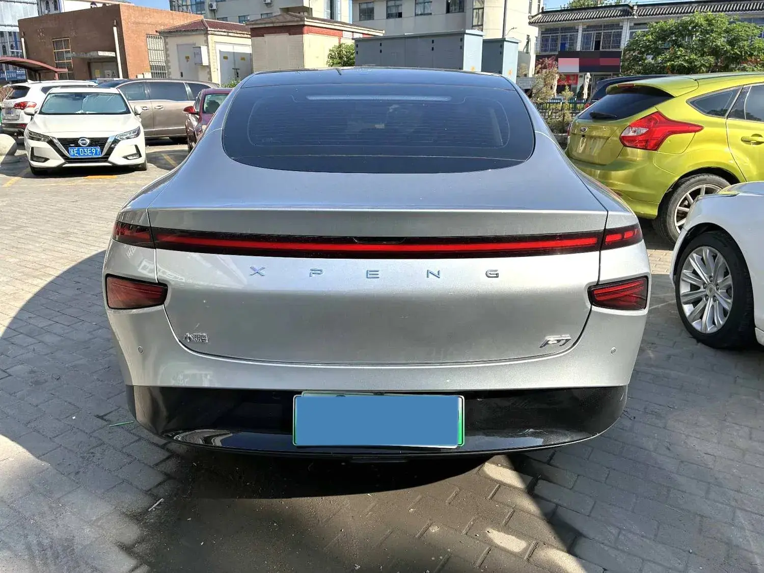2022 XPENG P7 thumbnail 3