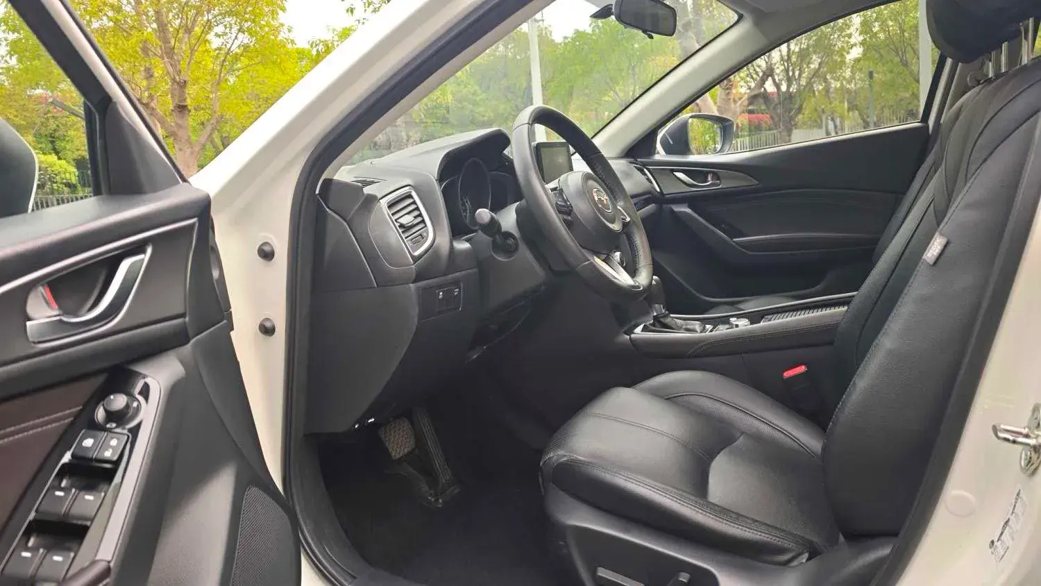 2017 MAZDA 3 thumbnail 4