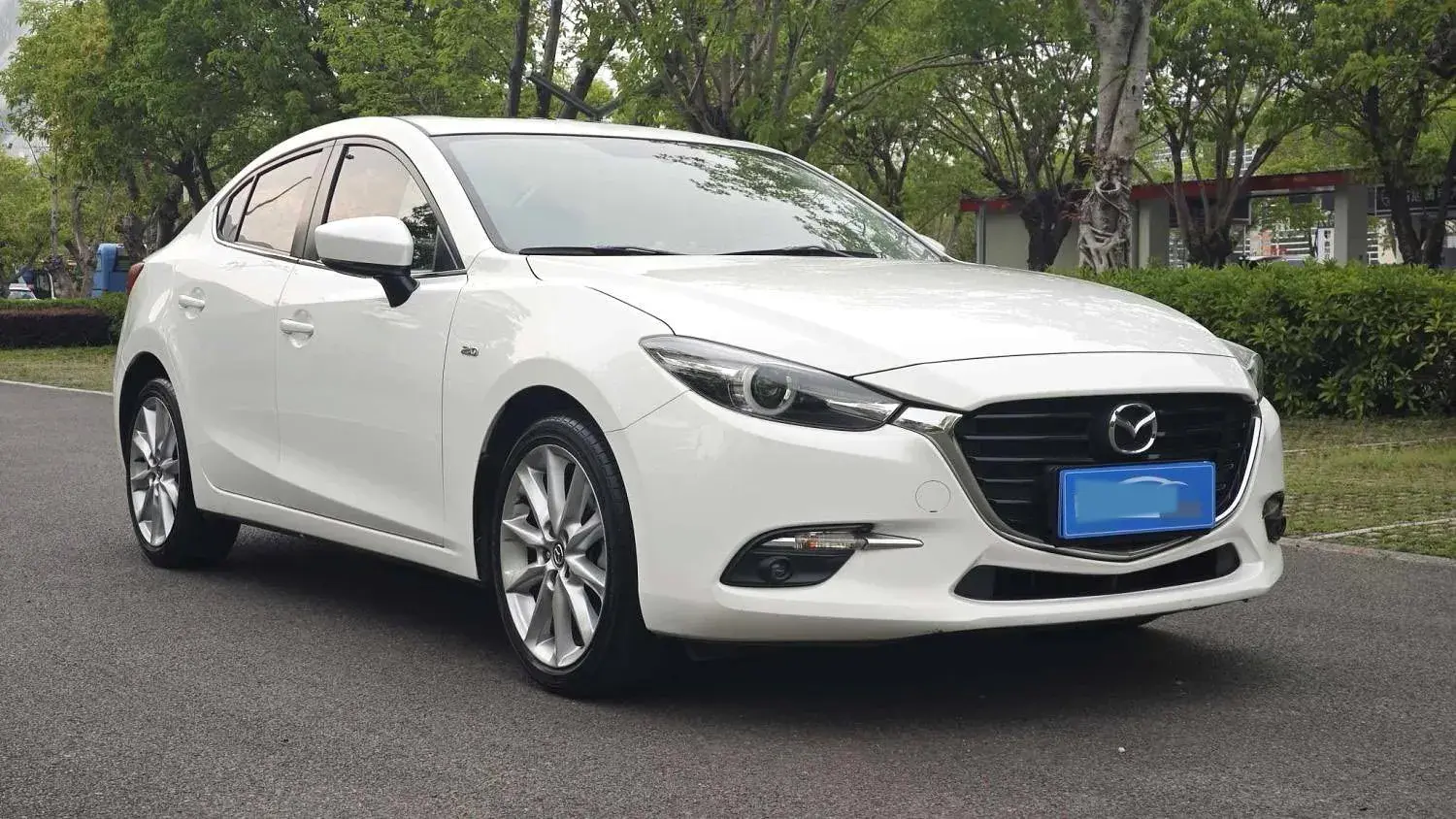 2017 MAZDA 3 thumbnail 3