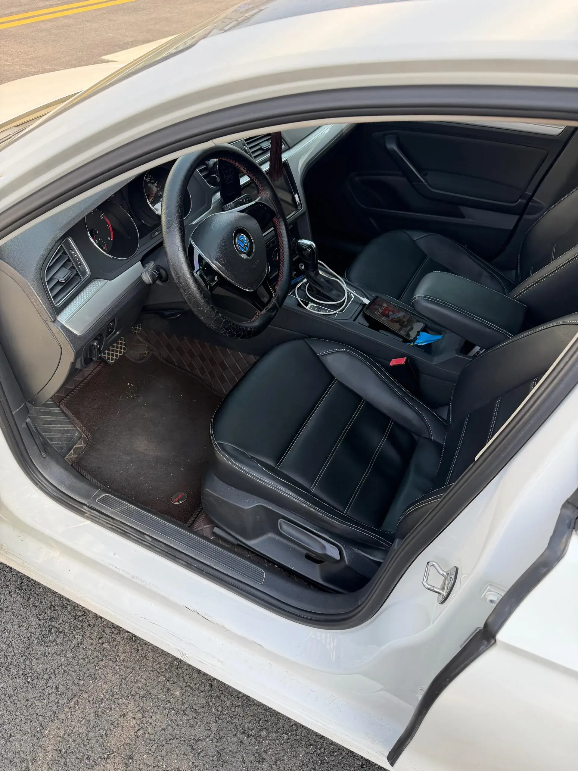 2018 VOLKSWAGEN LAMANDO thumbnail 3