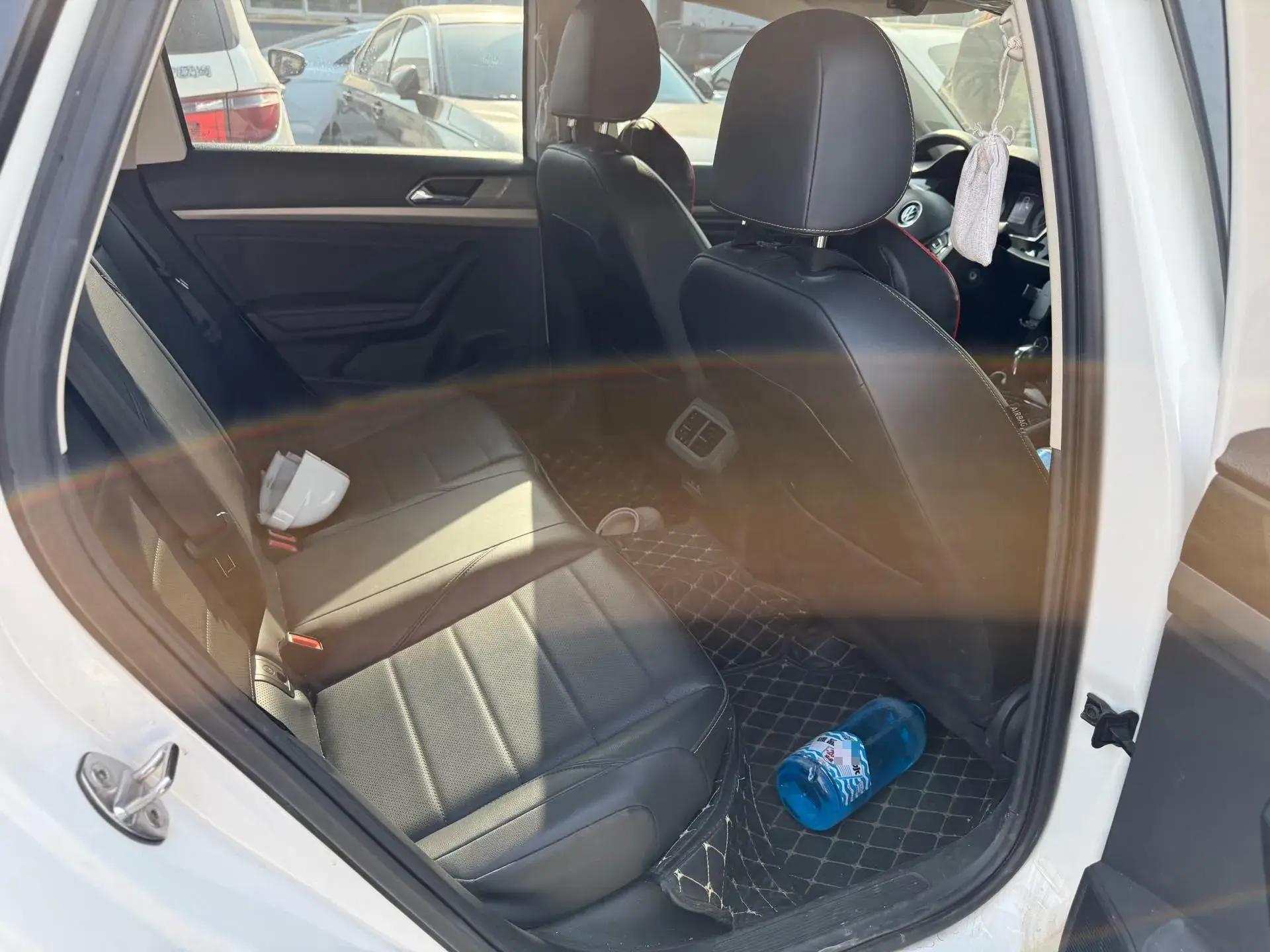 2021 VOLKSWAGEN LAVIDA thumbnail 4