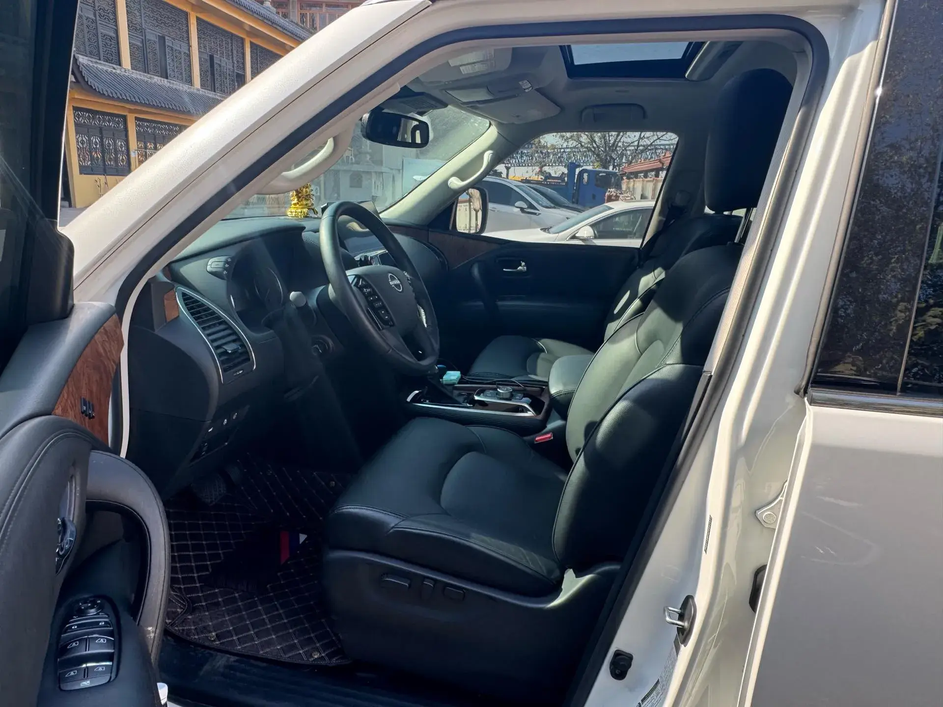 2023 NISSAN PATROL thumbnail 3