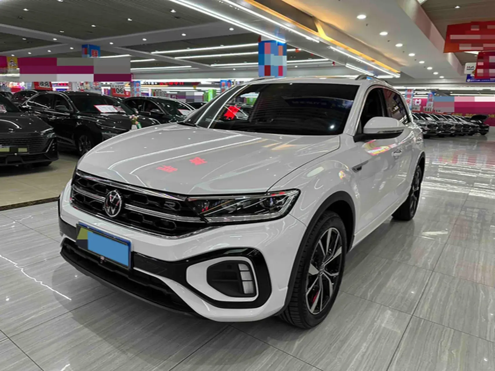 2025 VOLKSWAGEN T-ROC view 1