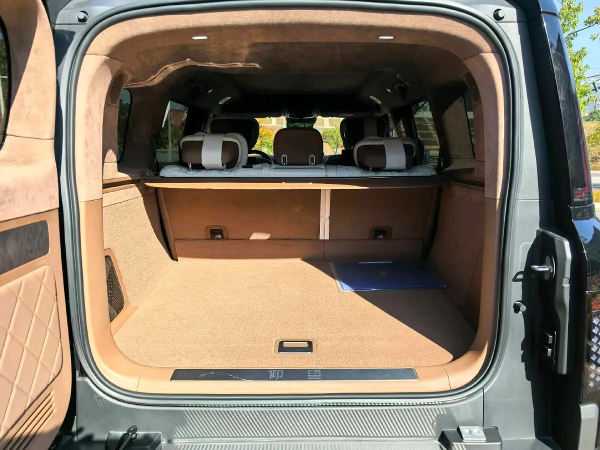 2023 YangWang U8 2.0T 272HP L4 REEV 49.05KWH,autocango,china used car exporter,china ev exporter,chinese used car exporter,chinese used ev exporter