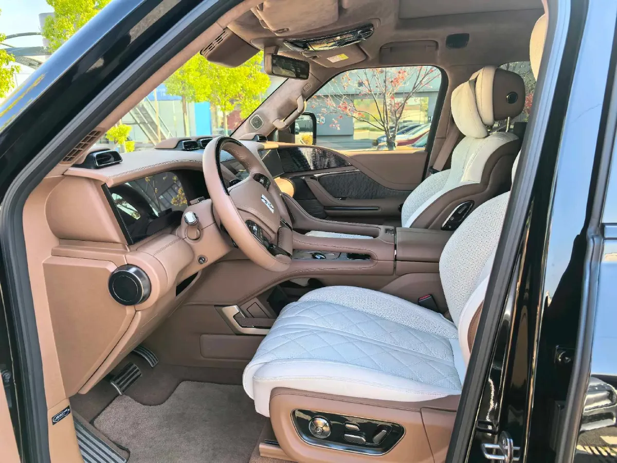 2023 YangWang U8 2.0T 272HP L4 REEV 49.05KWH,autocango,china used car exporter,china ev exporter,chinese used car exporter,chinese used ev exporter