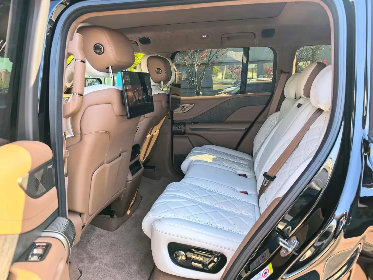 2023 YangWang U8 2.0T 272HP L4 REEV 49.05KWH,autocango,china used car exporter,china ev exporter,chinese used car exporter,chinese used ev exporter