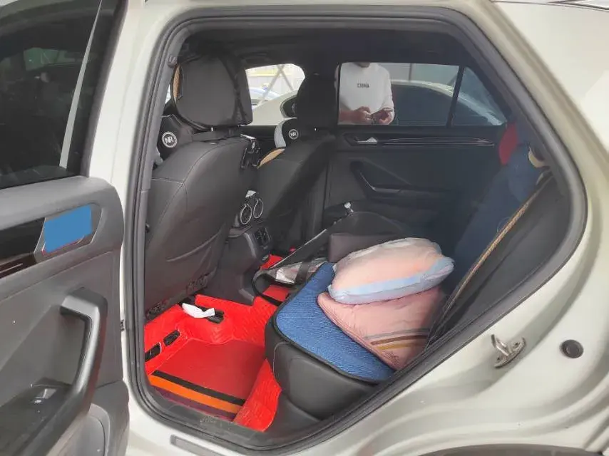 2021 VOLKSWAGEN T-ROC thumbnail 3