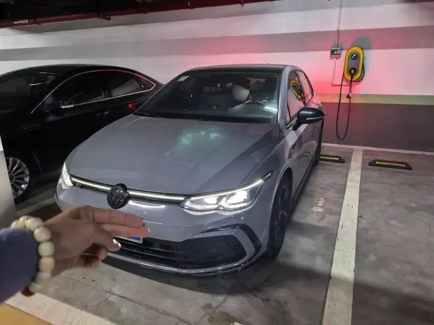 2023 VOLKSWAGEN GOLF view 1