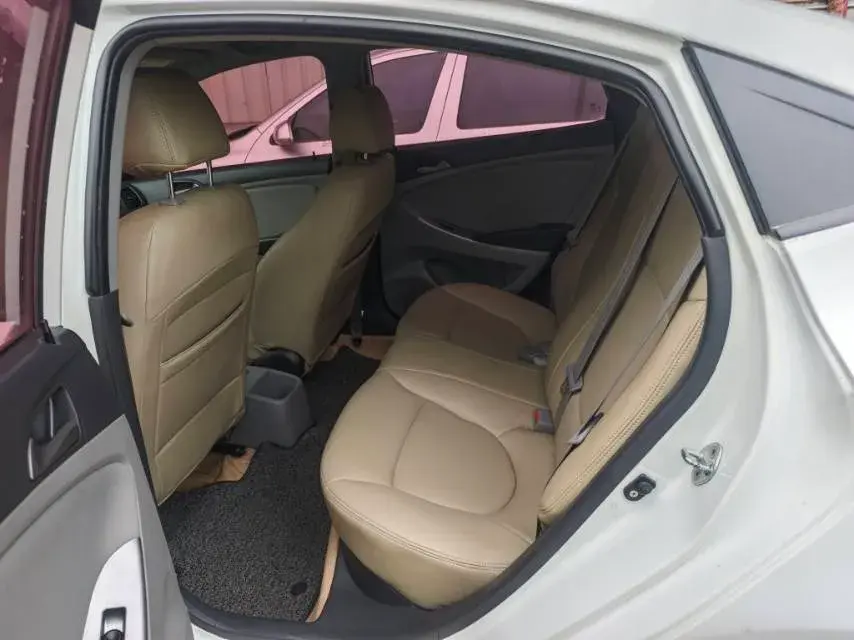 2016 HYUNDAI REINA thumbnail 3