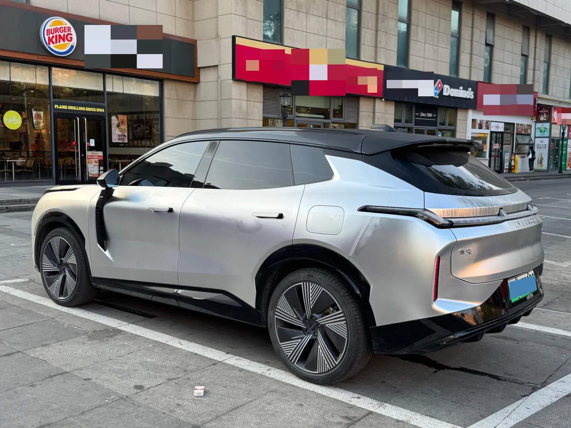 2023 LYNK&CO 08 thumbnail 4