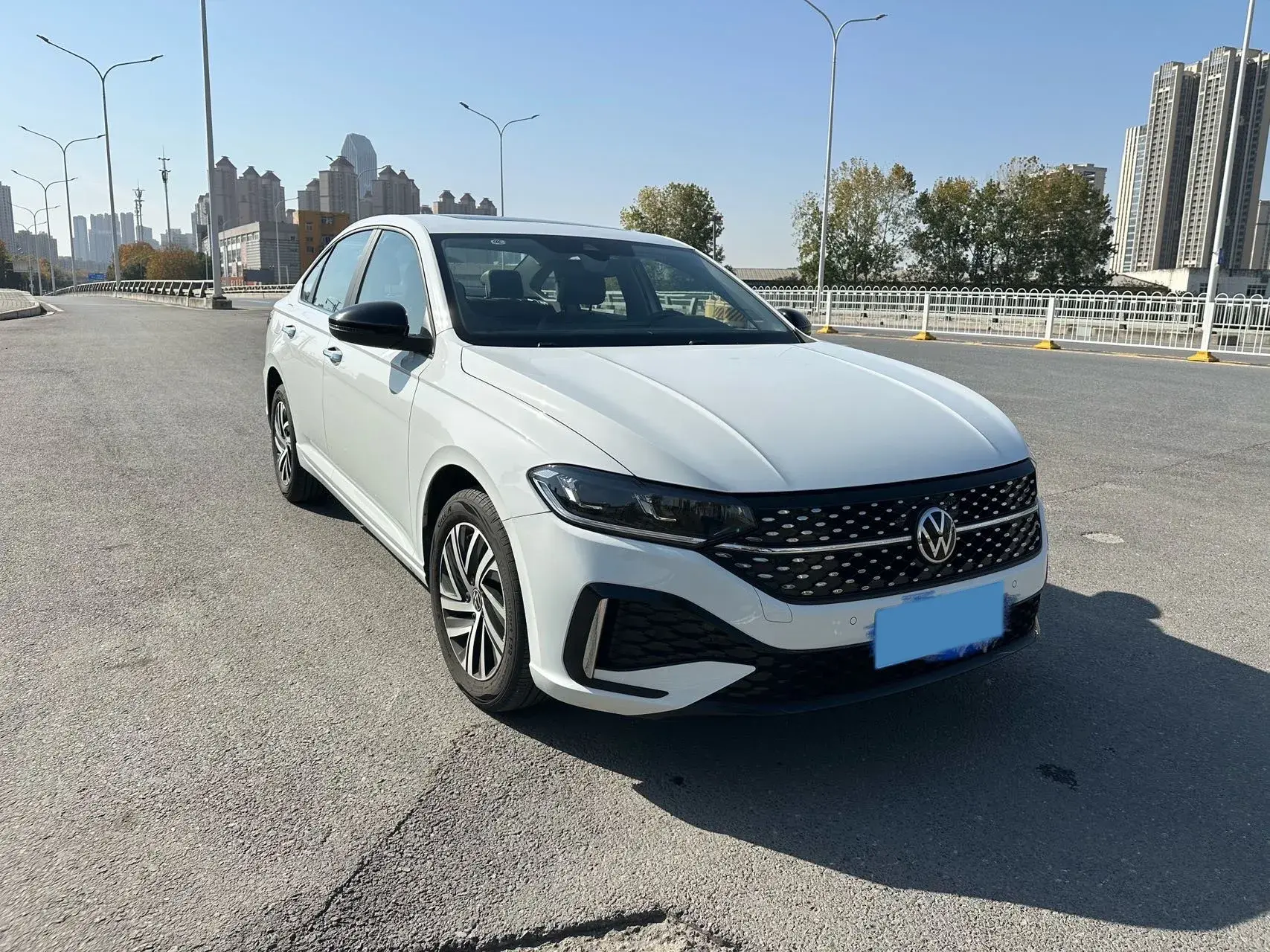 2024 VOLKSWAGEN LAVIDA thumbnail 3