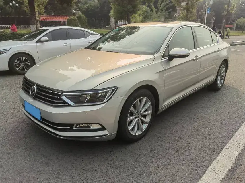 2018 VOLKSWAGEN MAGOTAN view 1