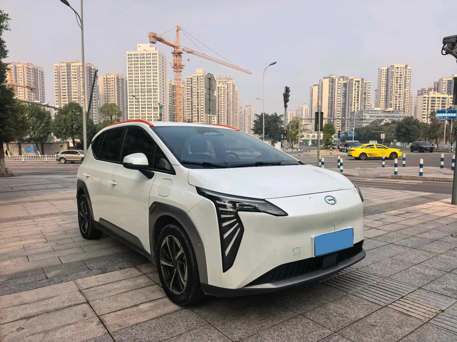 2023 AION Y thumbnail 3