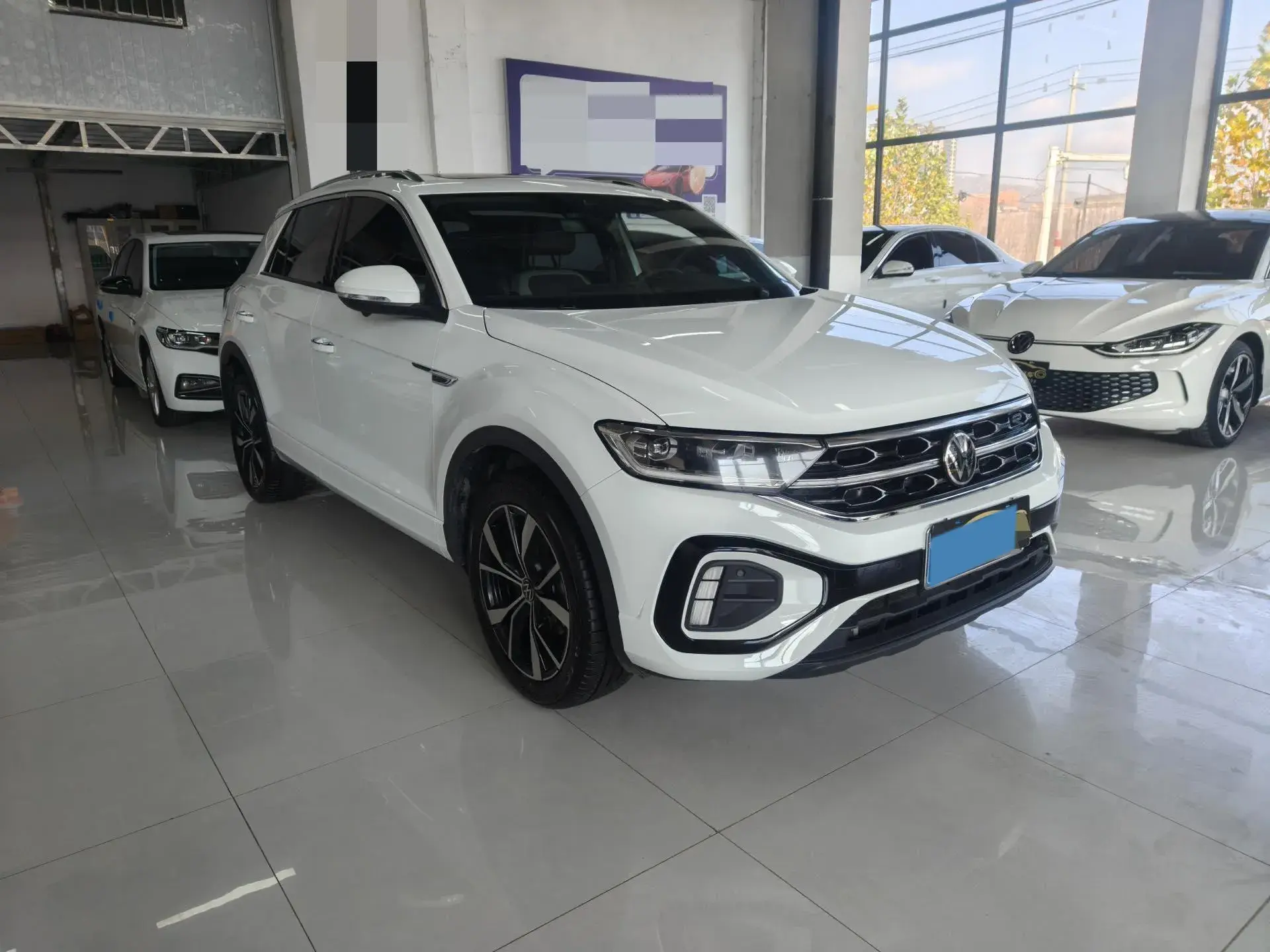 2025 VOLKSWAGEN T-ROC thumbnail 2