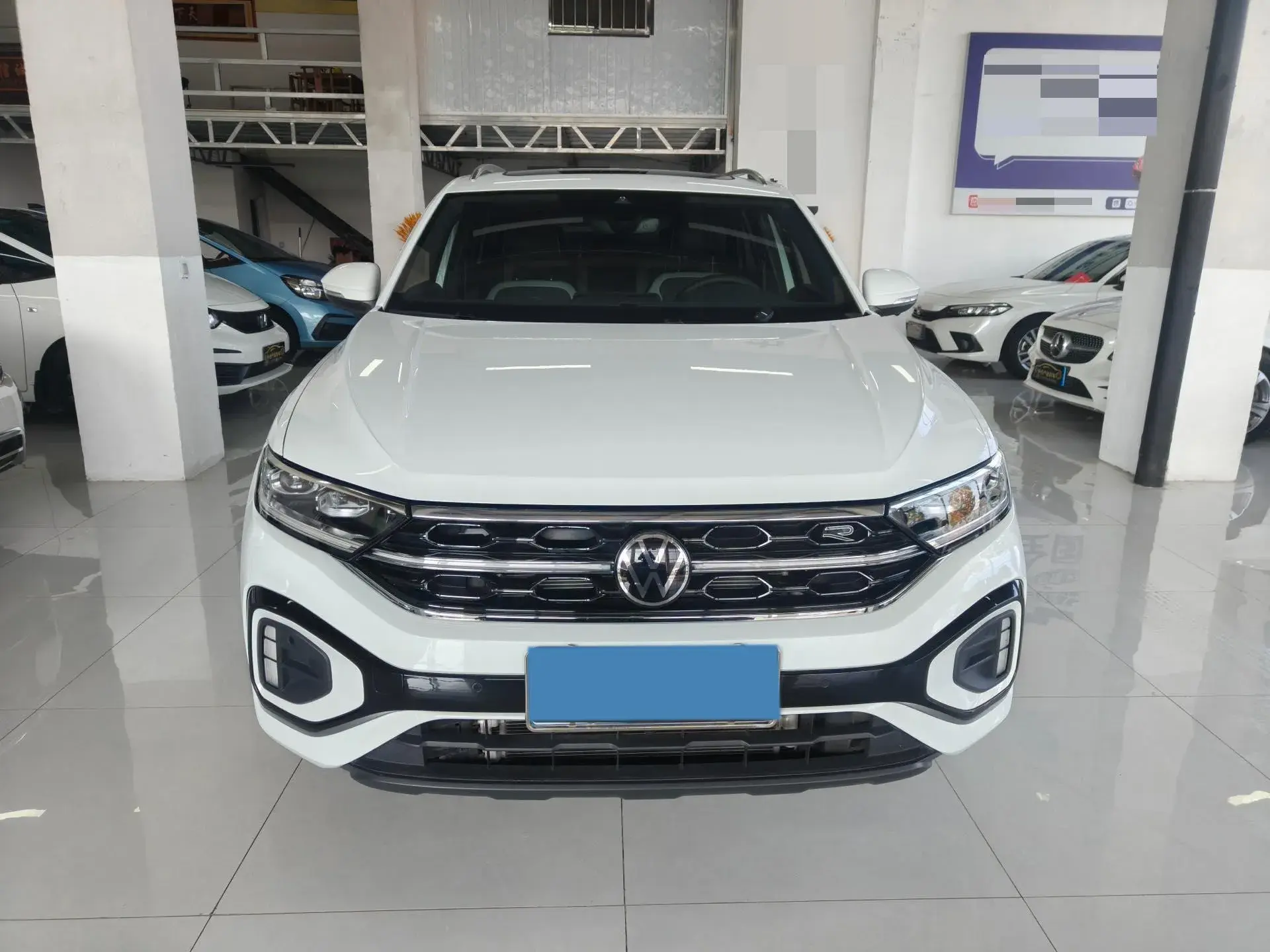 2025 VOLKSWAGEN T-ROC thumbnail 3