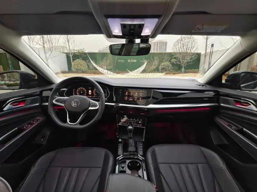 2025 VOLKSWAGEN PASSAT thumbnail 4