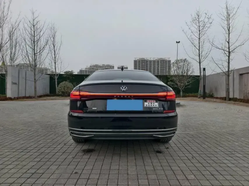 2025 VOLKSWAGEN PASSAT thumbnail 3