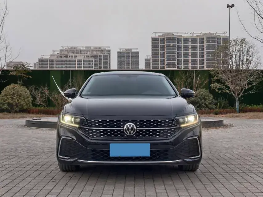 2025 VOLKSWAGEN PASSAT thumbnail 2