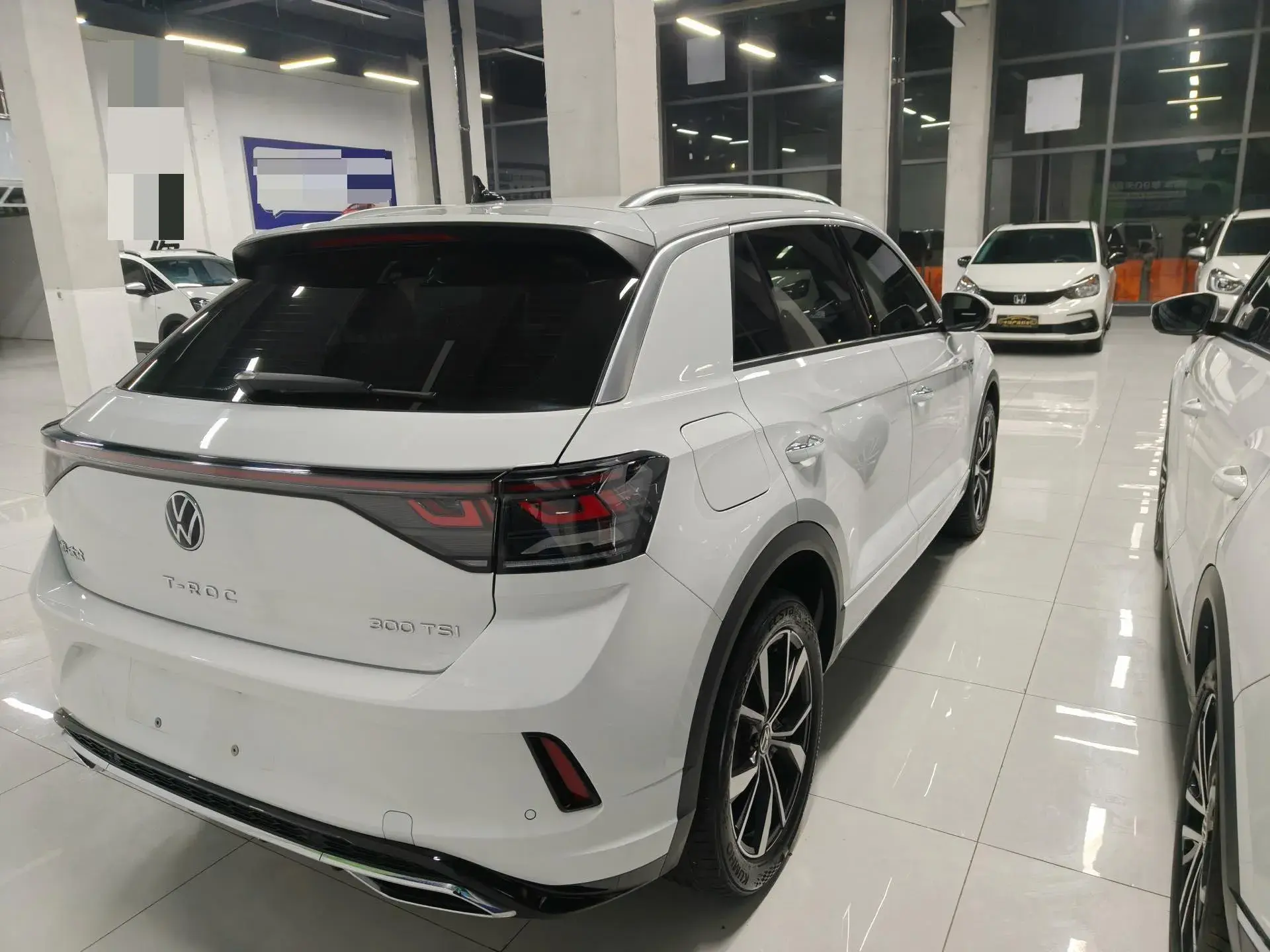 2023 VOLKSWAGEN T-ROC thumbnail 4