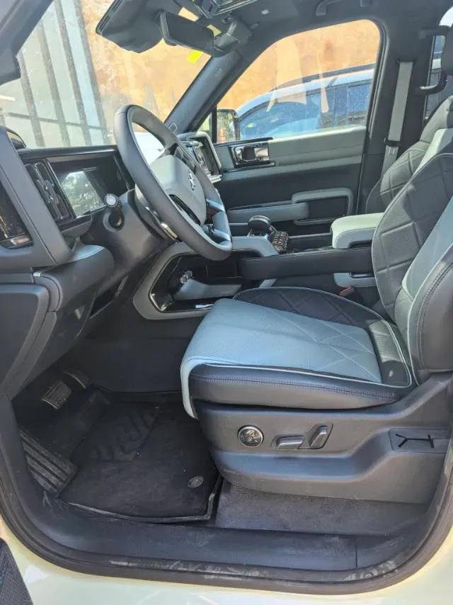 2025 FangChengBao Bao 5 1.5T 194HP L4 E-CVT PHEV 31.8KWH,autocango,china used car exporter,china ev exporter,chinese used car exporter,chinese used ev exporter