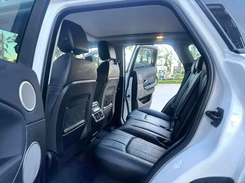 2018 LAND ROVER thumbnail 4