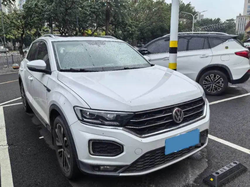 2018 VOLKSWAGEN T-ROC thumbnail 3