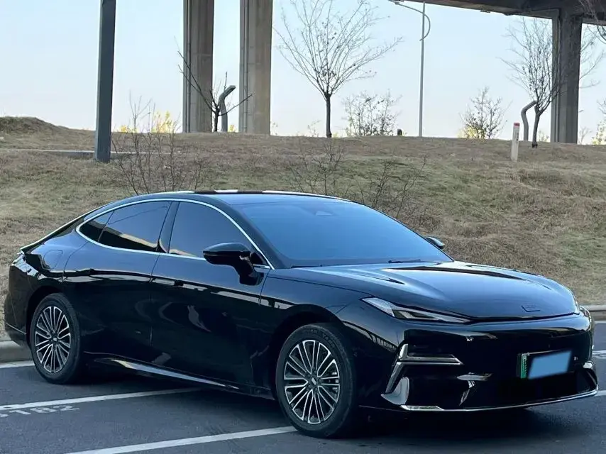 2025 GEELY GALAXY thumbnail 3