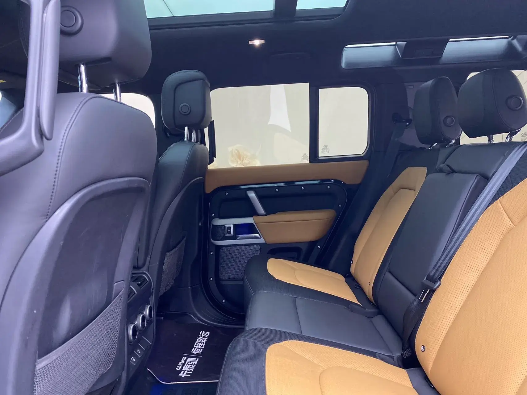 2023 LAND ROVER thumbnail 4