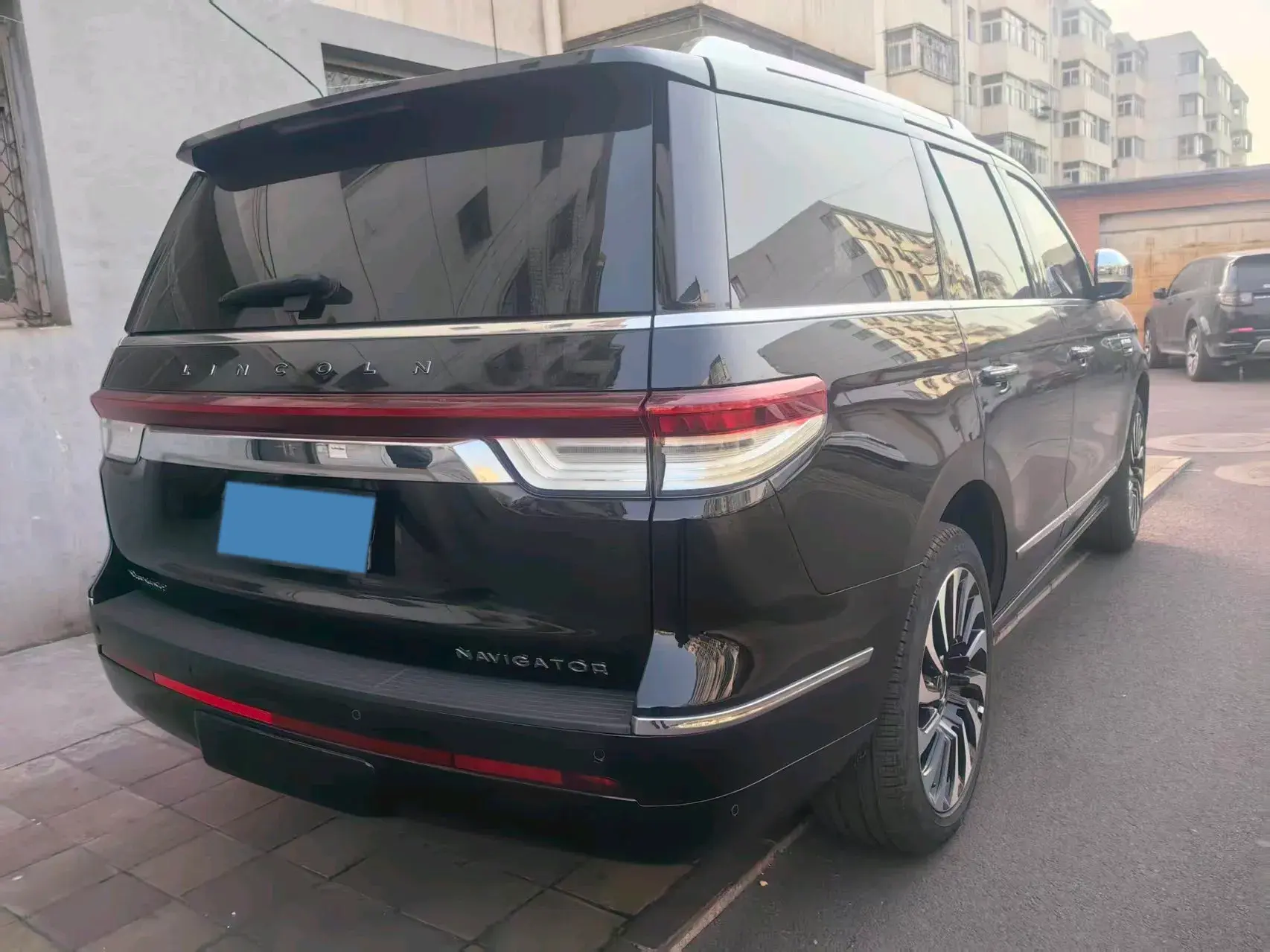 2022 LINCOLN NAVIGATOR thumbnail 4