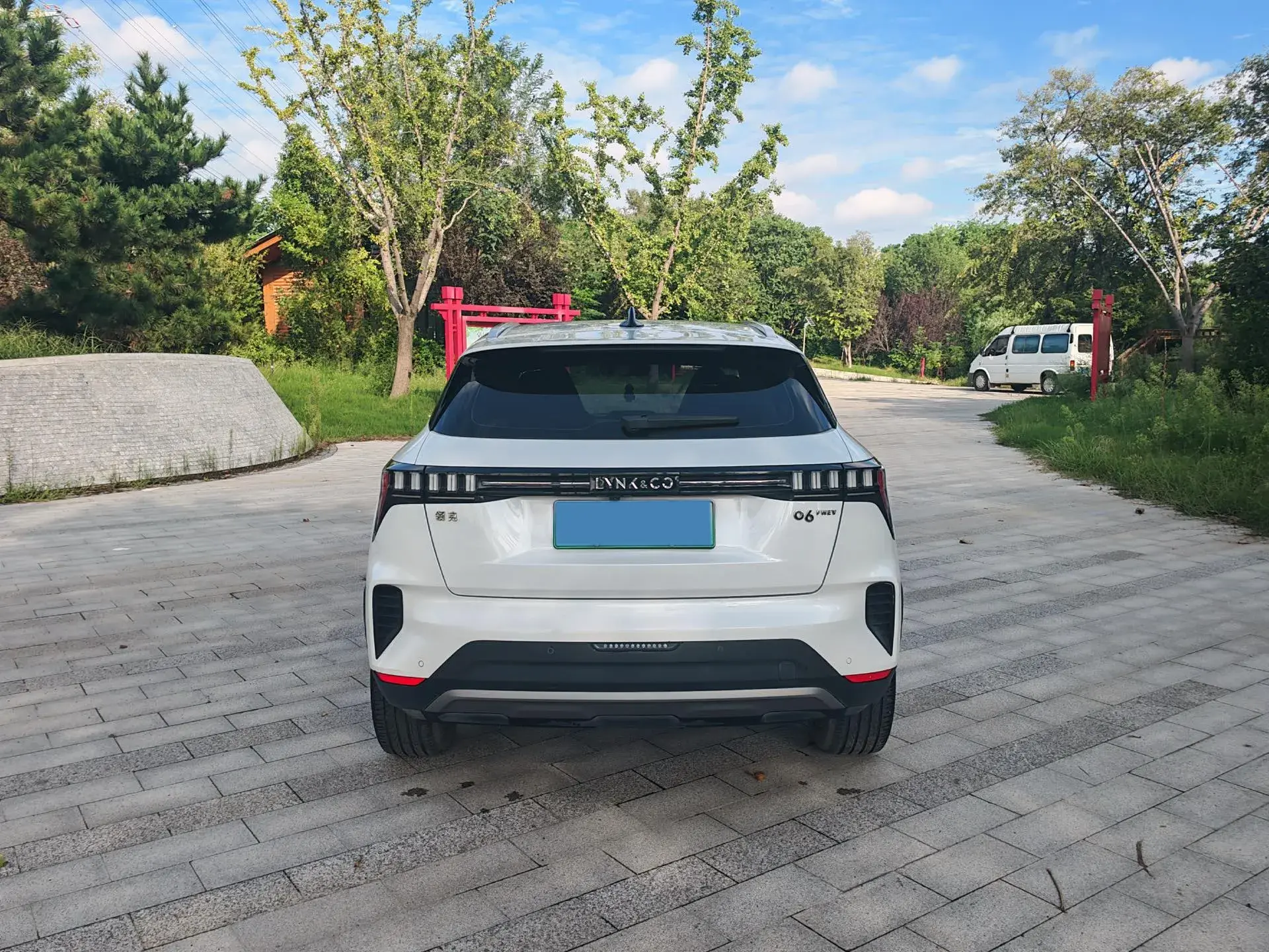 2023 LYNK&CO 06 thumbnail 4