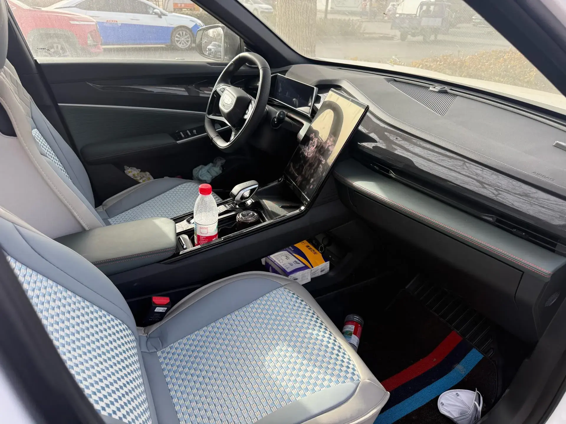 2024 GEELY AZKARRA thumbnail 3