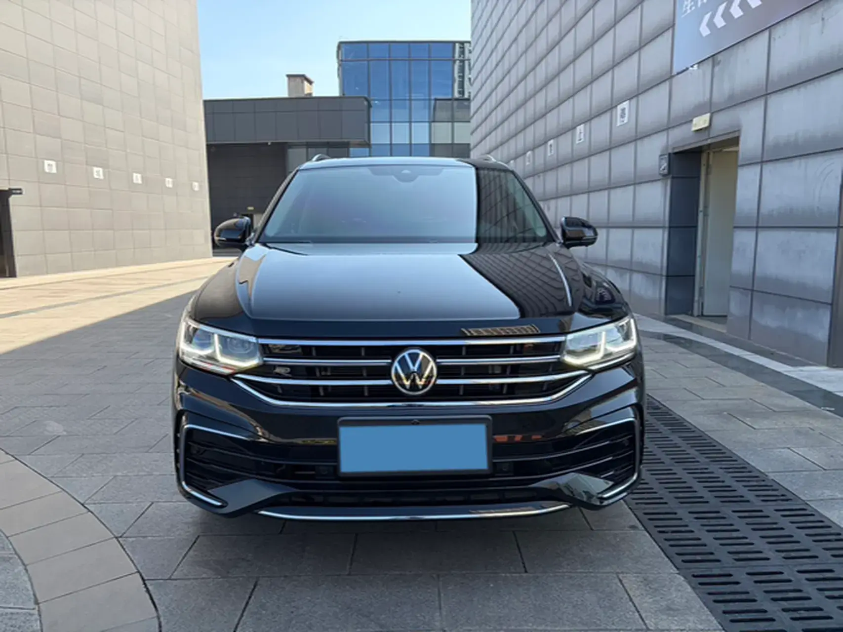2023 VOLKSWAGEN TIGUAN thumbnail 2