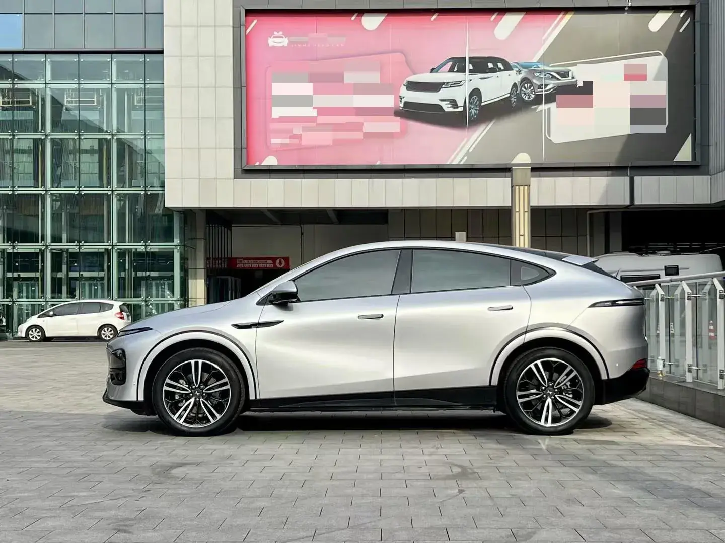 2023 XPENG G6 thumbnail 3