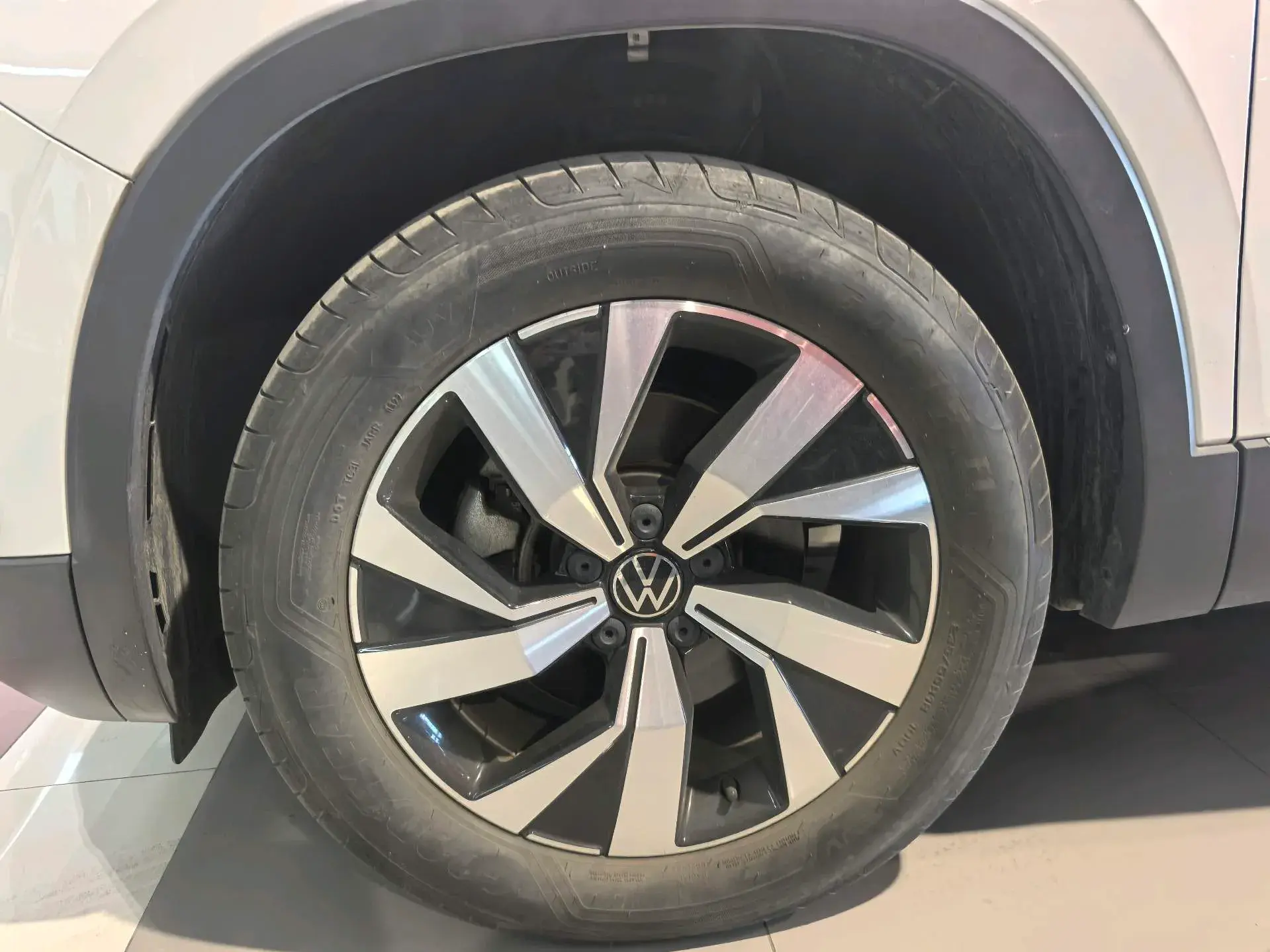 2022 VOLKSWAGEN TAYRON thumbnail 3